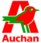 Logo de l'entreprise de retail Auchan et son arbre de noël.