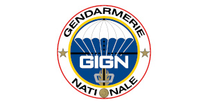 Logo du GIGN et son arbre de noël.
