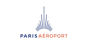 Logo d'aéroport de Paris et son arbre de noël.